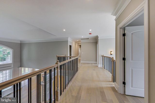 3104 SLEEPY HOLLOW RD, Falls Church, VA 22042