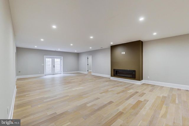 3104 SLEEPY HOLLOW RD, Falls Church, VA 22042