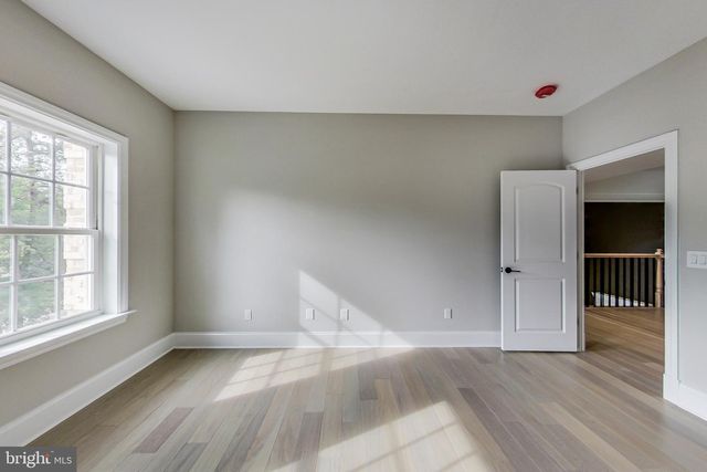 3104 SLEEPY HOLLOW RD, Falls Church, VA 22042