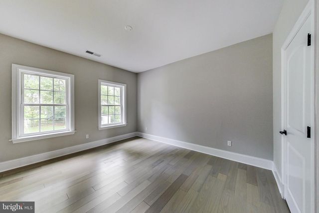 3104 SLEEPY HOLLOW RD, Falls Church, VA 22042