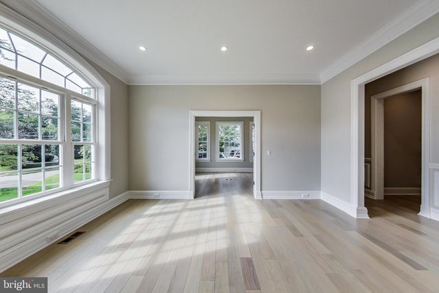 3104 SLEEPY HOLLOW RD, Falls Church, VA 22042