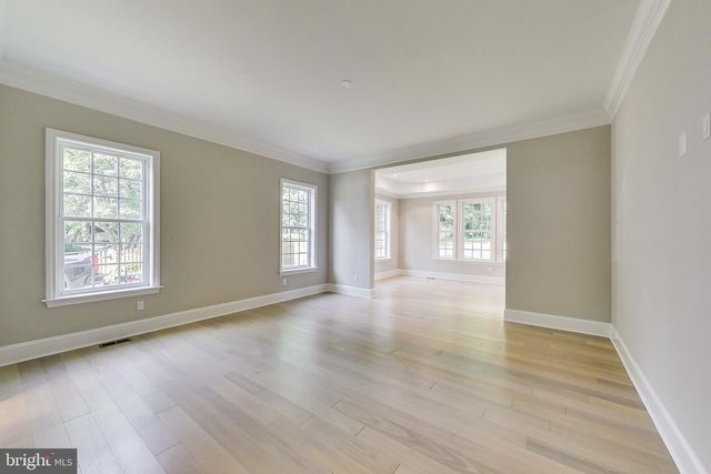 3104 SLEEPY HOLLOW RD, Falls Church, VA 22042