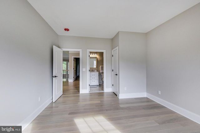 3104 SLEEPY HOLLOW RD, Falls Church, VA 22042