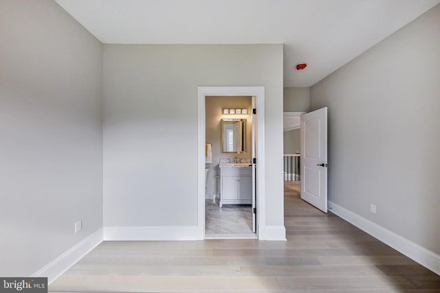 3104 SLEEPY HOLLOW RD, Falls Church, VA 22042