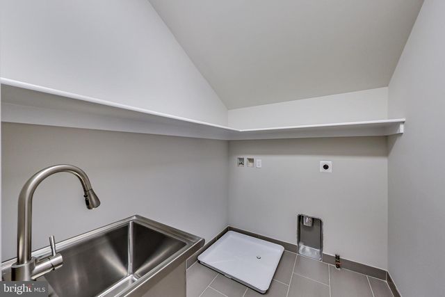 3104 SLEEPY HOLLOW RD, Falls Church, VA 22042