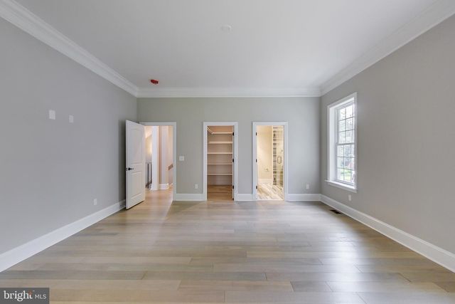 3104 SLEEPY HOLLOW RD, Falls Church, VA 22042