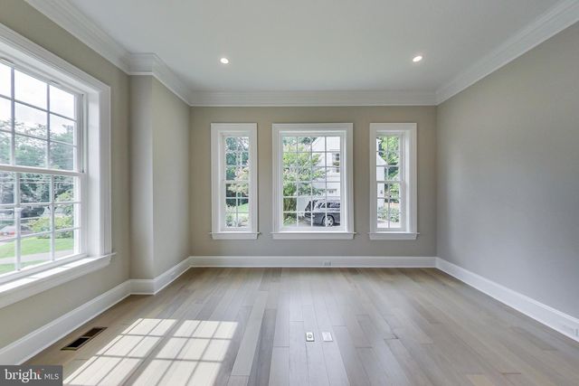 3104 SLEEPY HOLLOW RD, Falls Church, VA 22042