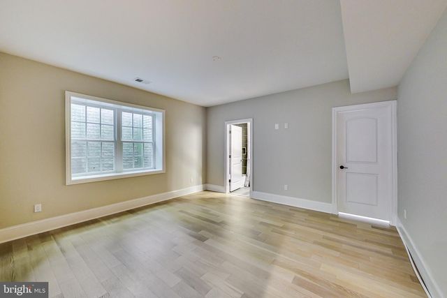 3104 SLEEPY HOLLOW RD, Falls Church, VA 22042