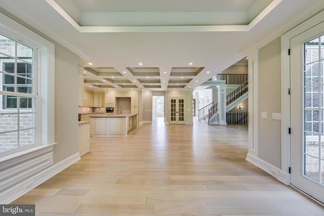 3104 SLEEPY HOLLOW RD, Falls Church, VA 22042