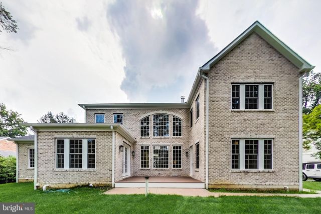 3104 SLEEPY HOLLOW RD, Falls Church, VA 22042