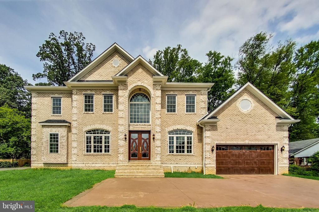 3104 SLEEPY HOLLOW RD, Falls Church, VA 22042