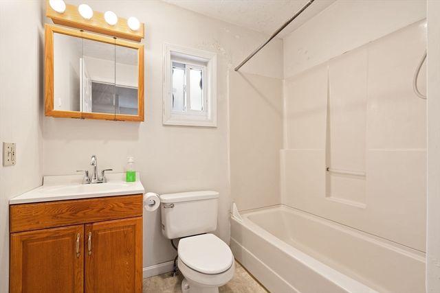 8 Walnut St 2A, Quincy, MA 02171