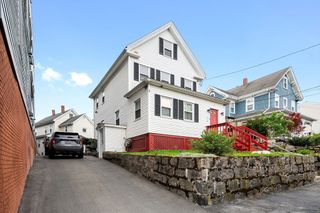 8 Walnut St 2A, Quincy, MA 02171