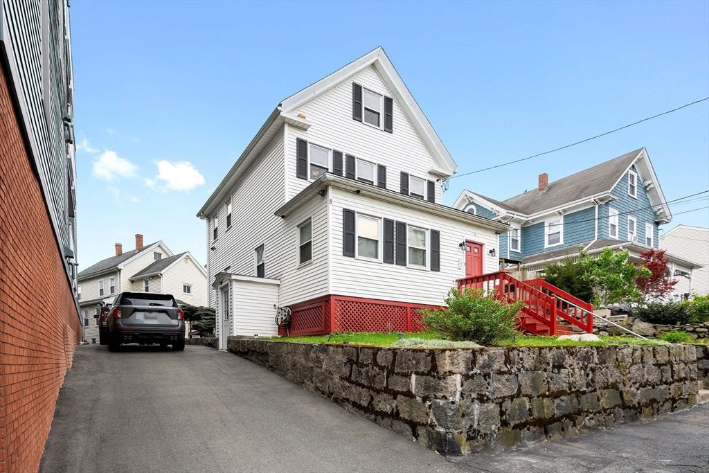 8 Walnut St 2A, Quincy, MA 02171