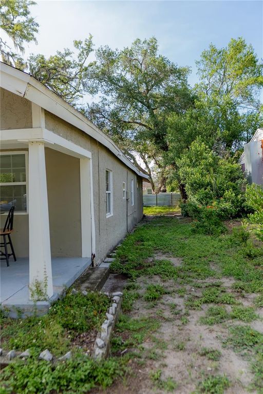 Image 2 of property listing at 1906 E CARACAS STREET, Tampa, FL 33610