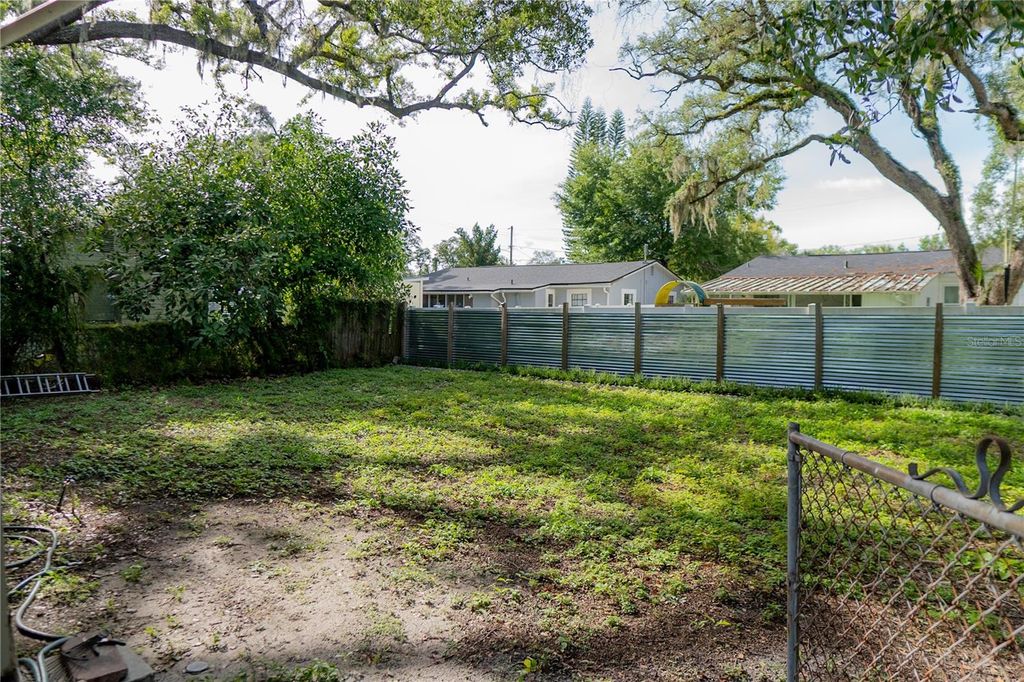 Image 3 of property listing at 1906 E CARACAS STREET, Tampa, FL 33610
