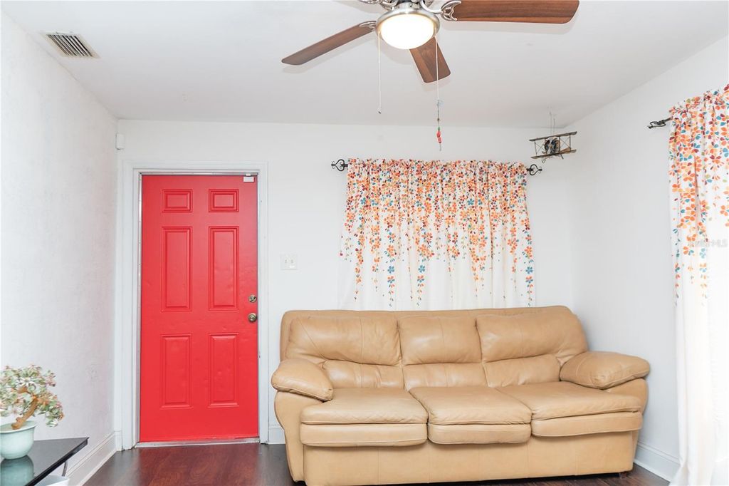 Image 7 of property listing at 1906 E CARACAS STREET, Tampa, FL 33610
