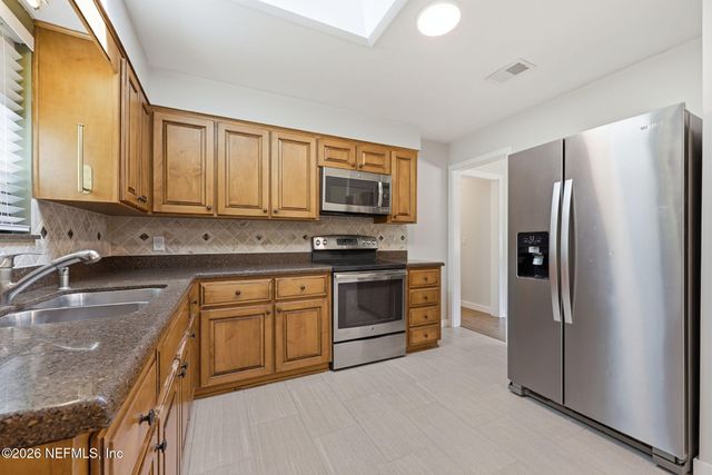 2904 E LORAN Drive, Jacksonville, FL 32216