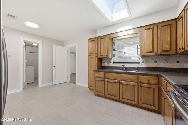 2904 E LORAN Drive, Jacksonville, FL 32216