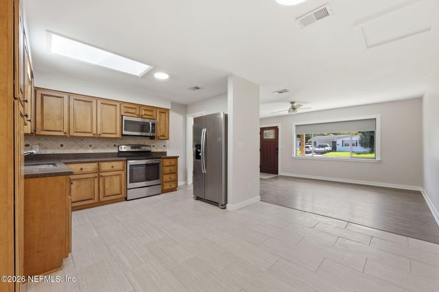 2904 E LORAN Drive, Jacksonville, FL 32216