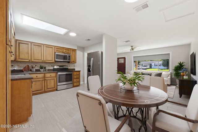 2904 E LORAN Drive, Jacksonville, FL 32216