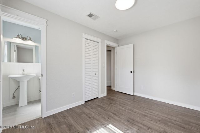 2904 E LORAN Drive, Jacksonville, FL 32216