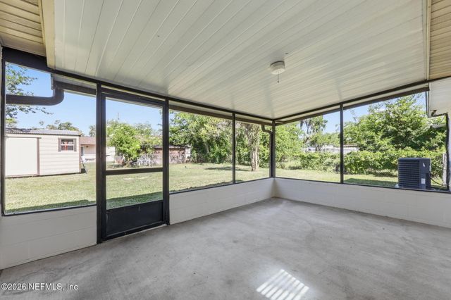 2904 E LORAN Drive, Jacksonville, FL 32216