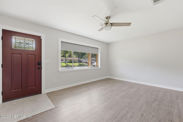 2904 E LORAN Drive, Jacksonville, FL 32216