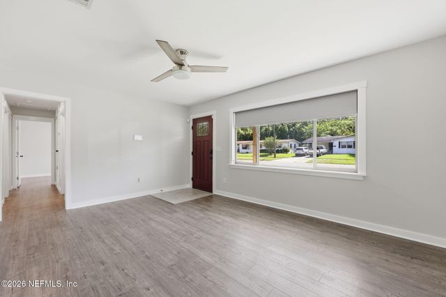 2904 E LORAN Drive, Jacksonville, FL 32216