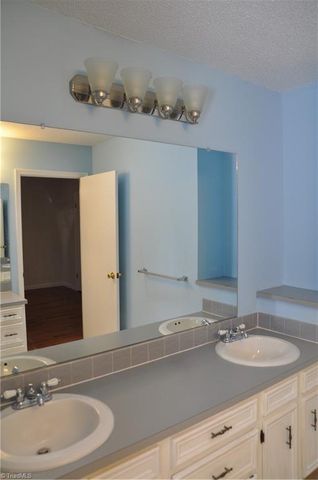 1504 Aspen Way, Winston-salem, NC 27106