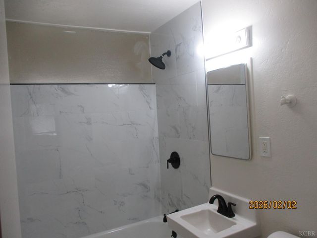 11128 San Madina Drive, Hanford, CA 93230