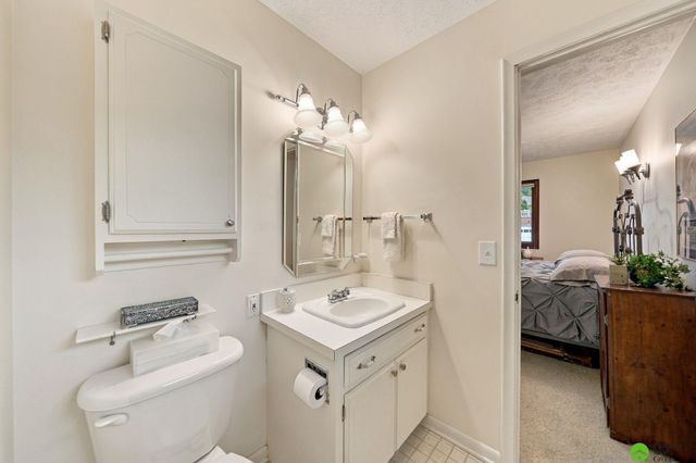 2536 S 39th Street, Lincoln, NE 68506