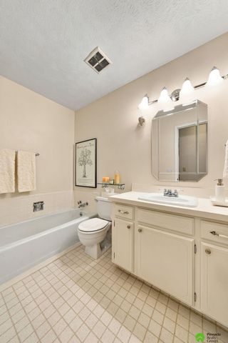 2536 S 39th Street, Lincoln, NE 68506
