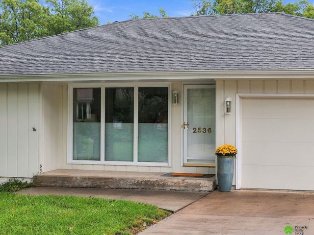 2536 S 39th Street, Lincoln, NE 68506