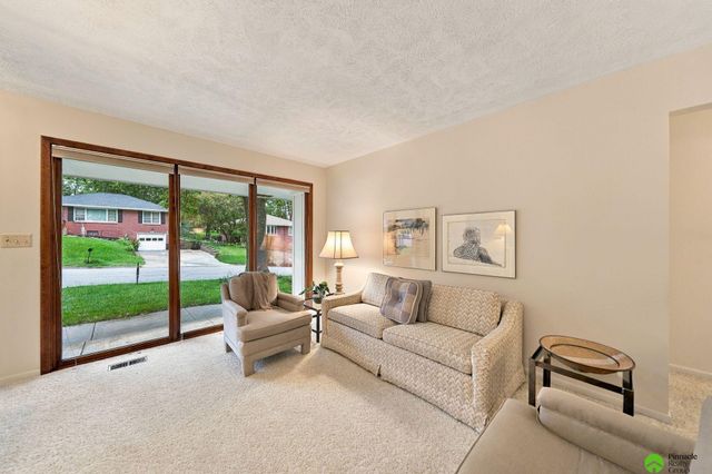 2536 S 39th Street, Lincoln, NE 68506
