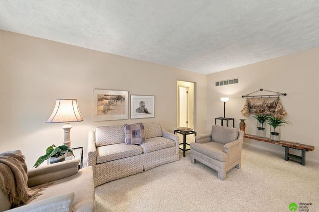 2536 S 39th Street, Lincoln, NE 68506