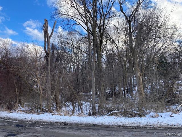 000 Oakland & Caroline, Milford, MI 48381