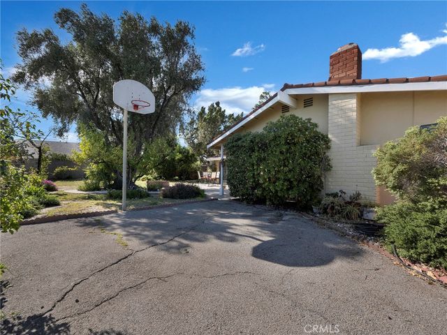 12289 Woodley, Granada Hills, CA 91344