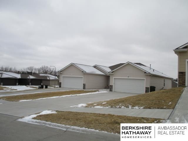 1062 N 170 Avenue, Omaha, NE 68118