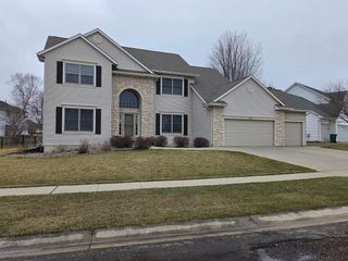 2827 Oakview Drive NE, Rochester, MN 55906