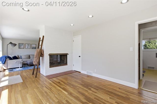 29601 Gilchrest Street, Farmington, MI 48334