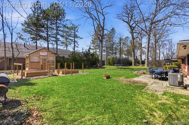 29601 Gilchrest Street, Farmington, MI 48334