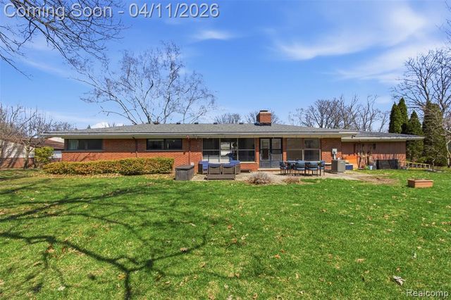 29601 Gilchrest Street, Farmington, MI 48334