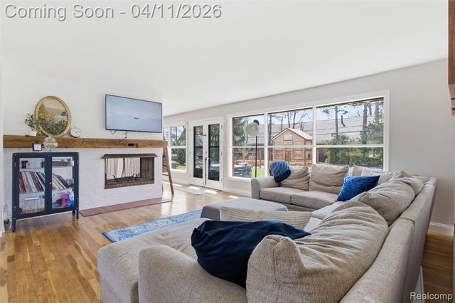 29601 Gilchrest Street, Farmington, MI 48334