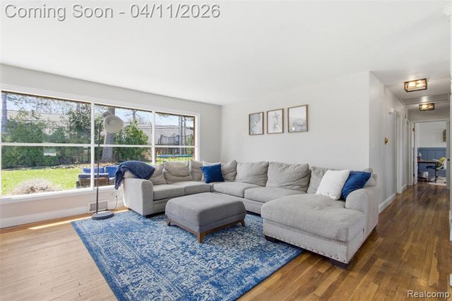 29601 Gilchrest Street, Farmington, MI 48334