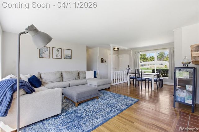 29601 Gilchrest Street, Farmington, MI 48334