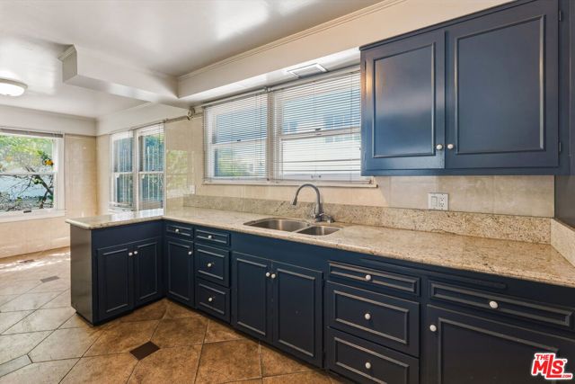 727 Crenshaw Boulevard, Los Angeles, CA 90005