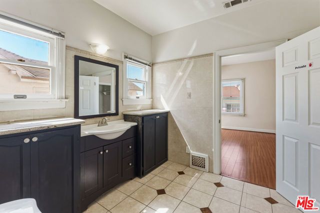 727 Crenshaw Boulevard, Los Angeles, CA 90005