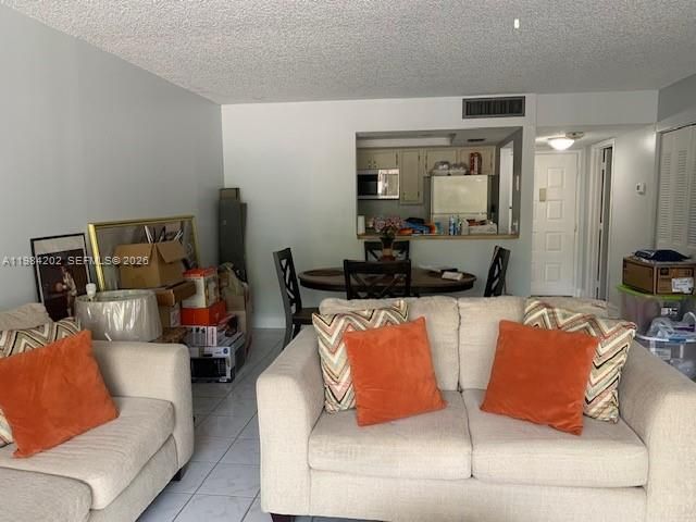 5530 NW 44th St 111C, Lauderhill, FL 33319