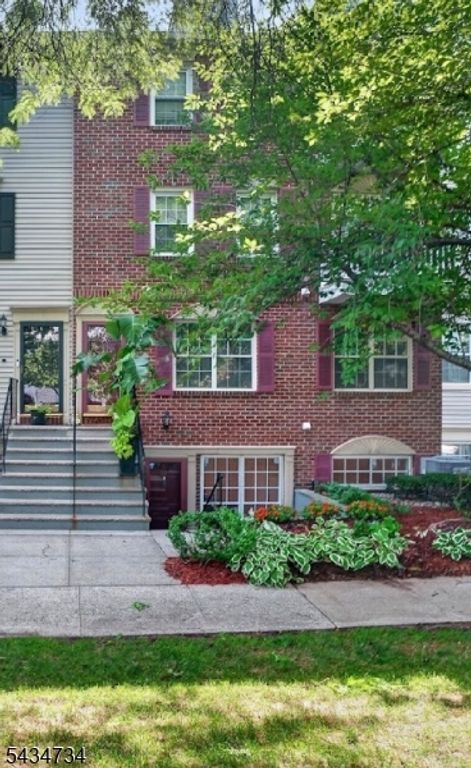 33 Seton Hall Dr, Newark City, NJ 07103 — exterior